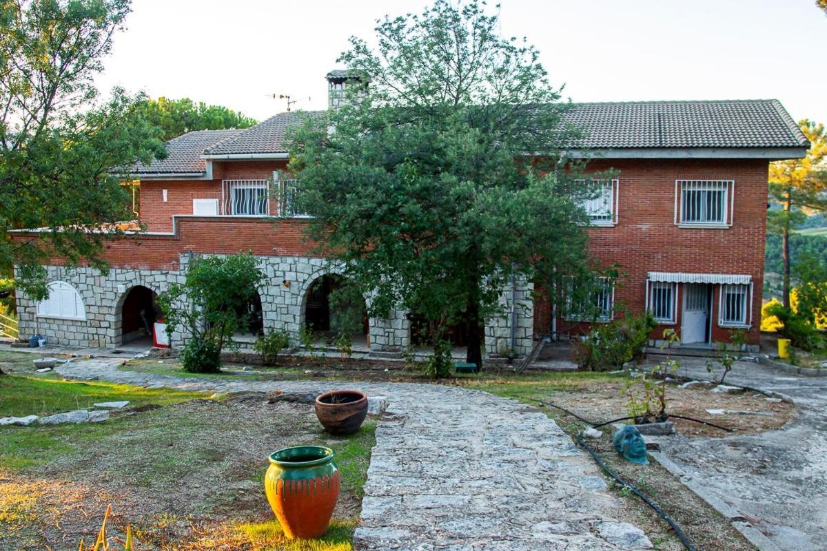 Hostal Casa Cadalso, Mirador De Gredos, Madrid Cadalso de los Vidrios Exterior foto