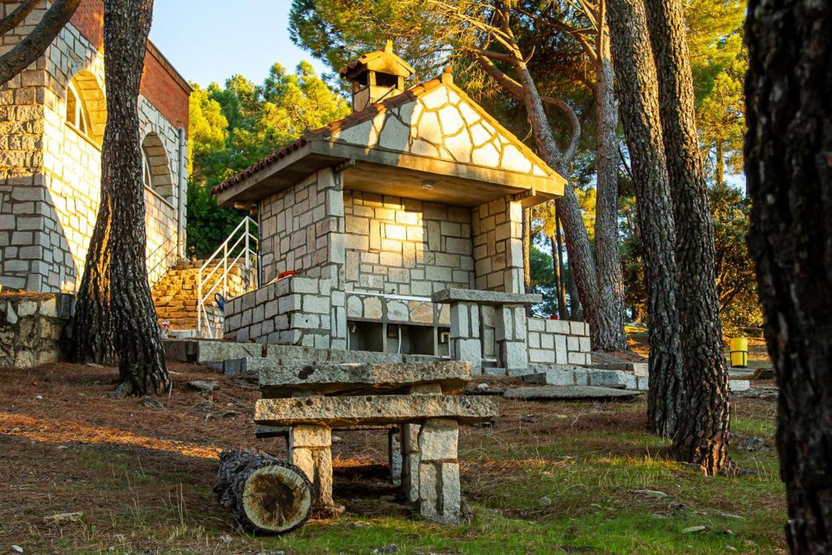 Hostal Casa Cadalso, Mirador De Gredos, Madrid Cadalso de los Vidrios Exterior foto